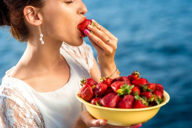 Strawberries are a great date night meal choice (photo: rh2010 - stock.adobe.com)