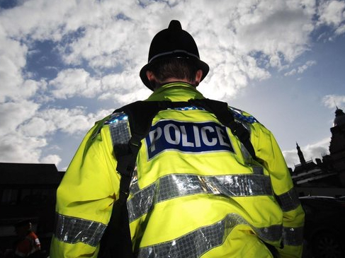 Devon and Cornwall Police officer sacked for giving friends a lift with emergency lights on - Vimarsana News
