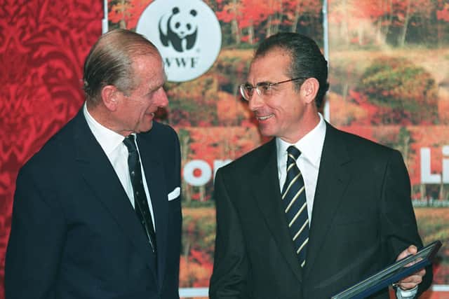 The former World Wildlife Fund (WWF) president The Duke of Edinburgh pictured presenting the president of Mexico, Dr. Ernesto Zedillo, with a WWF 'Gift to the Earth' award in 1998 after the Mexican wildfires. (Getty)