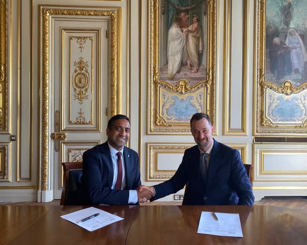 Tejpaul Bhatia, Chief Revenue Officer at Axiom Space (left) and Dr Paul Bate, Chief Exectuive of the UK Space Agency (Image: UK Space Agency)