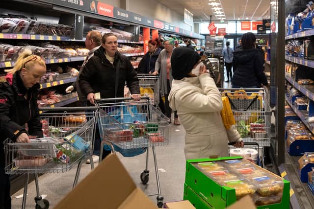 Shoppers in an Aldi supermarket in London (Photo: Dan Kitwood/Getty Images)