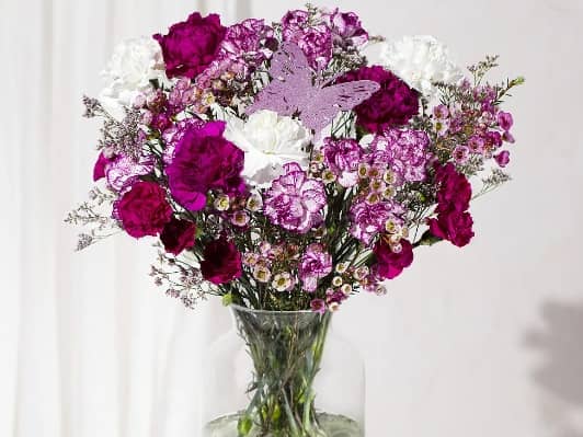 Celebrate birthdays with confidence by choosing bouquets from Bunches, the customer-voted UK's favourite family business. 