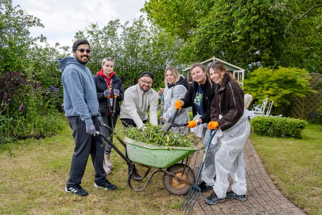 Amazon volunteers help out at the Phoenix Children's Foundation.
(l-r) Arunjith Sreekumar, Dominika Larych, Lawrie Keegan, Andreea Muresan, Lucyna Daniel and Katy Donnelly.