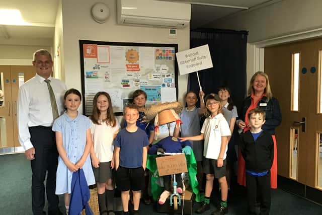 L-R MP Stuart Andrew, pupils from Welford, Sibbertoft and Sulby Endowed School, and WNC Christine Ware