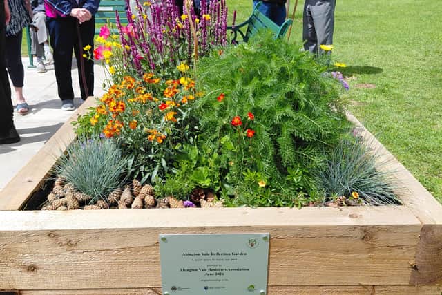 Abington Park Reflection Garden Planter