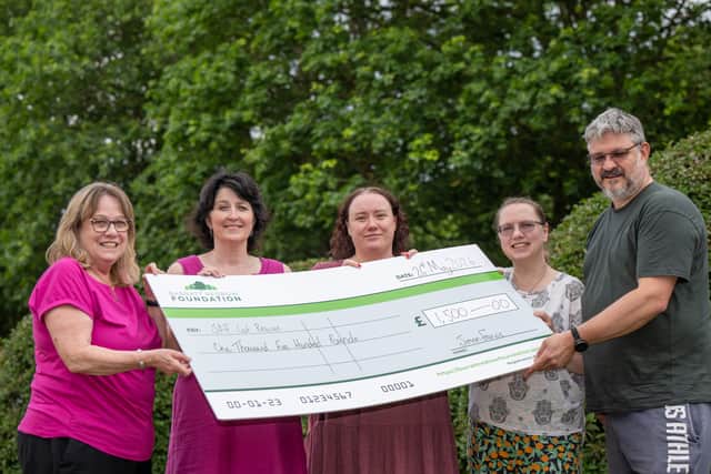 BN - SGB-556 - SAF Cat Rescue receiving their cheque from Barratt Homes