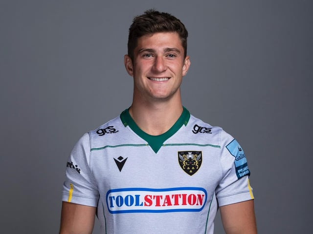 Not an easy day for a fly-half due to the conditions and he couldn't quite manage the game as he would have wanted while also missing a couple of kicks... 5