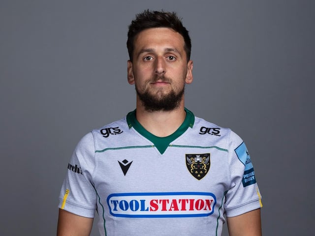 Not an easy game in which to make your Premiership debut as he didn't get hardly any possession to work with due to Bath's late dominance... 5