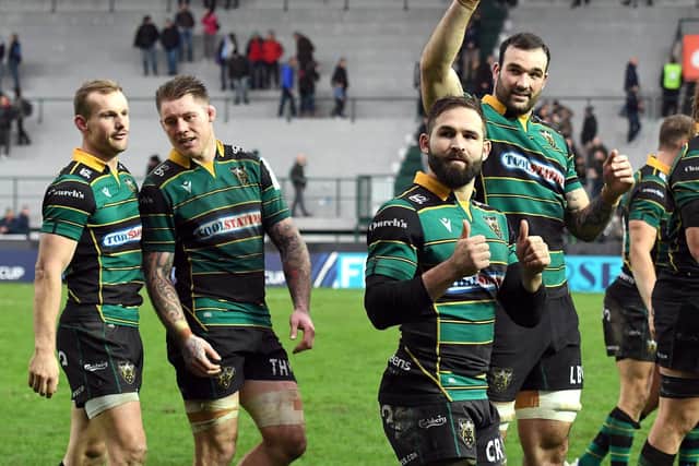 The Saints players thanks the travelling support after the game in Treviso