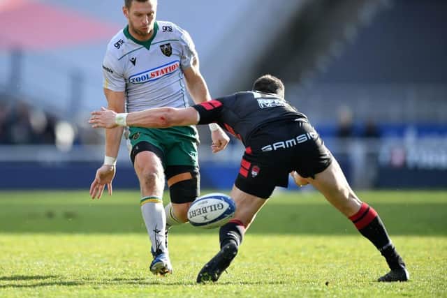 Dan Biggar kicks forward