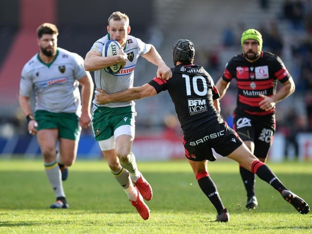 Rory Hutchinson makes a break
