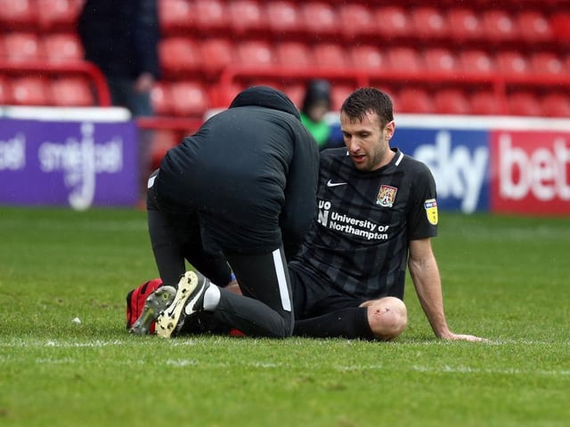 Lasted just 17 minutes, forced off with what looked a hamstring problem... 6