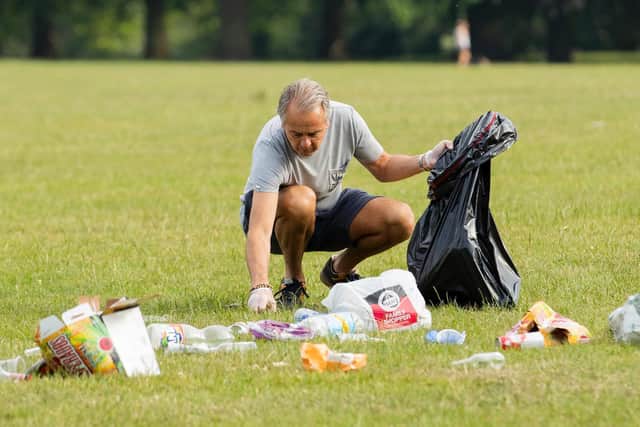 Volunteers clearing up rubbish in Abington Park