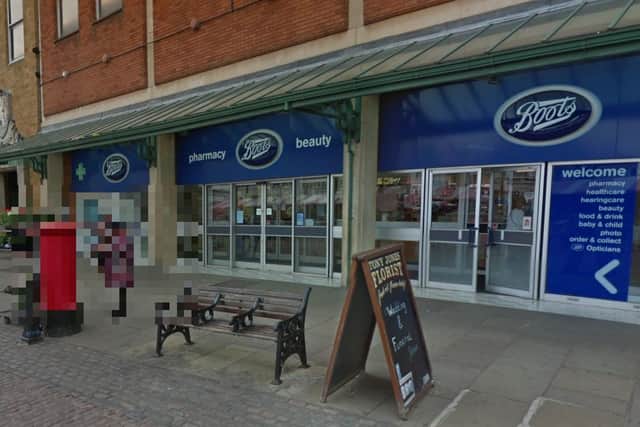 Two men tried to steal nearly £950 of beauty goods from Boots in town centre.