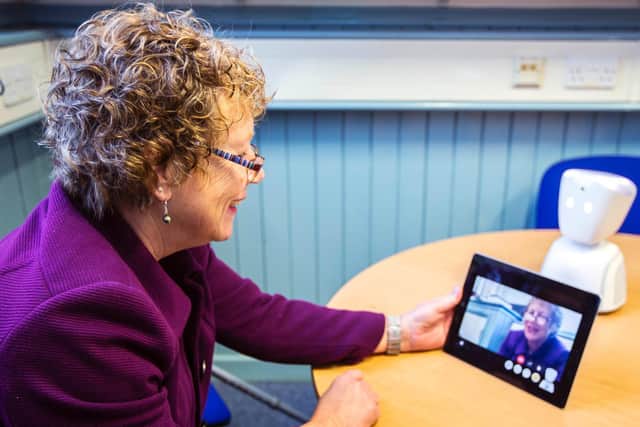 The friendly robot helps children and teachers talk to eachother in class.