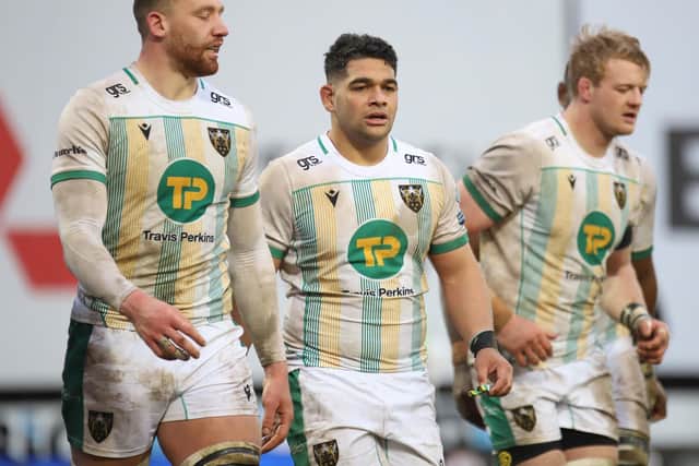 Sam Matavesi (centre)