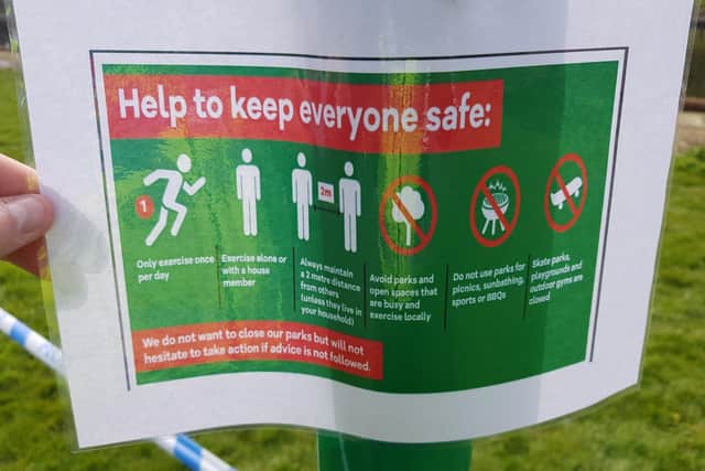 A note has been added to remind people how to keep safe. Photo: Northampton Neighbourhood Police Team/Twitter