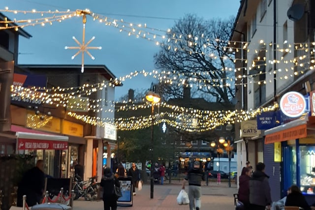 Crawley Christmas Lights switch on. SUS-211122-104006004