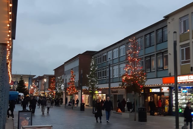 Crawley Christmas Lights switch on. SUS-211122-104029004