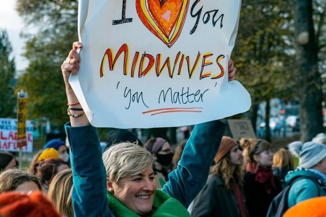 Ella Rudwick-Niewold continued: "Many midwives leave the profession, or even graduate from uni and never start, due to these extreme staff shortages and us not being able to provide the care to women, birthing people, and their families that they deserve and that we'd like to, because there just isn't enough time in the day to get everything done."