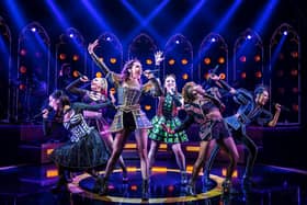 Caitlin Tipping as Jane Seymour, Vicki Manser as Katherine Howard, Lauren Drew as Catherin of Aragon, Maddison Bulleyment as Anne Boleyn, Shekinah McFarlane as Anna of Cleves and Elena Gyasi as Catherine Parr (photo: Johan Persson)