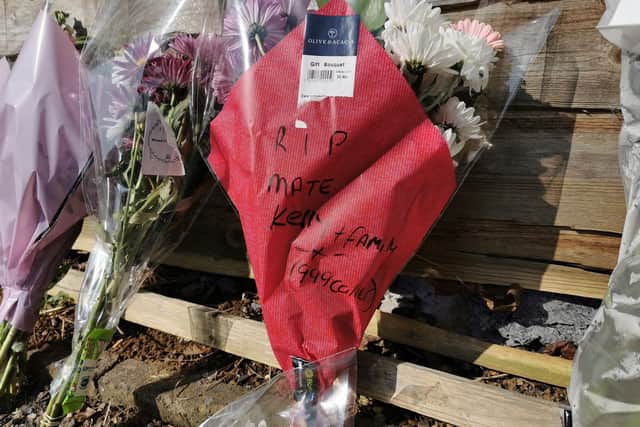 The message on the bouquet reads: "Rest in peace, mate. From Kelly and family. (999 caller)."