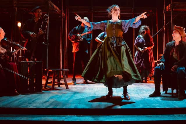 Rosalind Ford and company (photo: Ellie Kurttz)