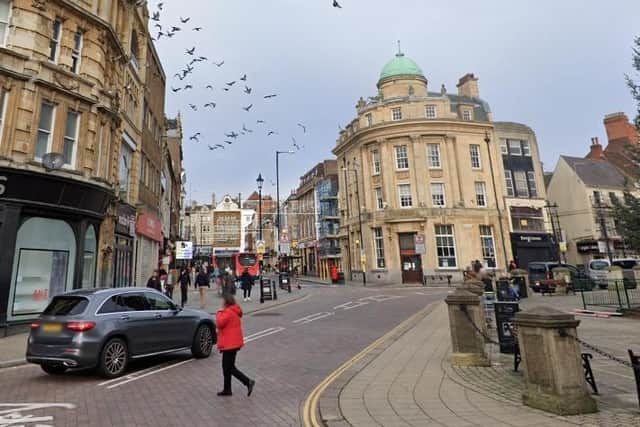 Two rival gangs fought in the middle of Drapery in the early hours of Sunday morning