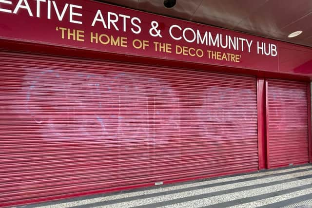 Even after cleaning, the shutter still needs to be repainted.