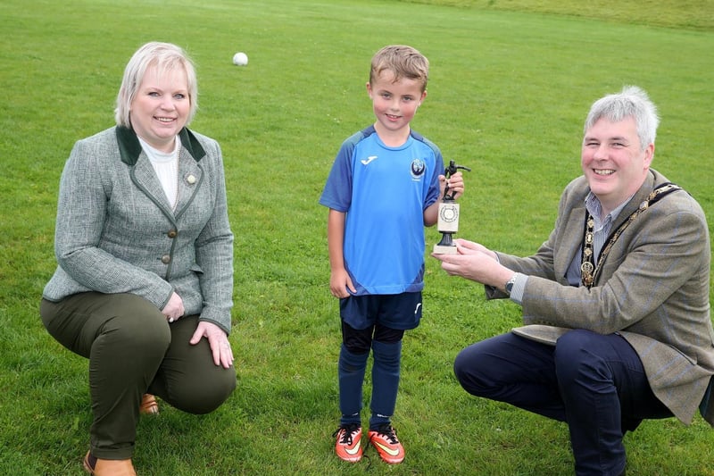 The Mayor of Causeway Coast and Glens Borough Council, Councillor Richard Holmes and Chairperson of Council’s NI 100 Working Group, Councillor Michelle Knight-McQuillan awards the Player of the Week trophy to Oscar Brown.