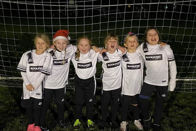 It’s a happy new-kit-mas for Harpole U7s Girls team thanks to a donation from Bloor Homes