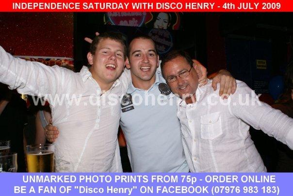A Saturday night out at Reflex Bar in July 2009. Photo: Disco Henry