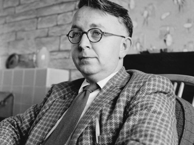 Tony Chater (1929 - 2016), a lecturer at Luton College of Technology, he later became editor of the Morning Star.