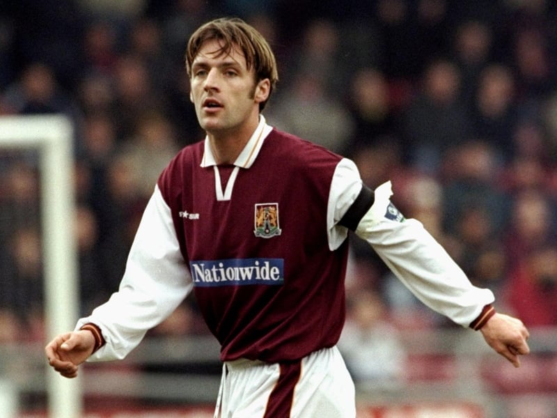 5 Feb 2000: Roy Hunter of Northampton Town during the Nationwide League Division Three match against York City at Sixfields Stadium in Northampton, England. Northampton Town won the game 3-0. Credit: AllsportUK /Allsport