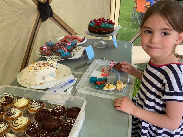 Greenfield Avenue's resident cake connoisseur, Sophie, uses her sugary expertise to taste the bake-off entries and determine the winners...