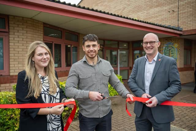 BN - SGB-58762 - Head Teacher Pete Georgou unveiling the refreshed school with Simon Francis and Emily from Barratt Homes