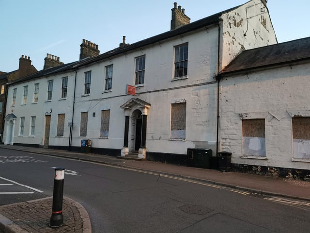 This building in Sheep Street sits abandoned and boarded up
