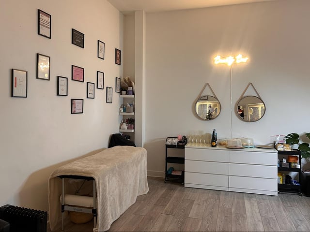 The Mews Beauty Bar, located in Gold Street Mews, was founded and opened by Saffronne Rose in September after working in the industry for around six years. The team of four offer most treatments besides hair and nails, including aesthetics, lashes, semi-permanent make-up, body sculpting, facials, tooth gems and they hope to introduce teeth whitening soon.