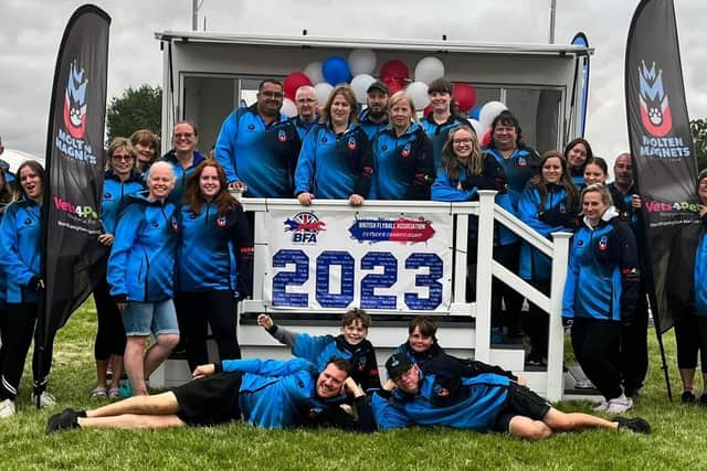 The Molten Magnets flyball team.