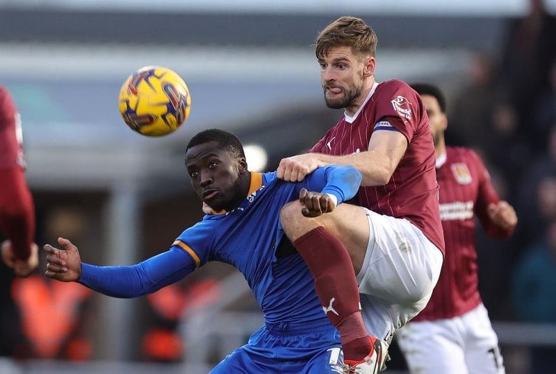 The skipper, like many of his team-mates, was strangely out of sorts. Not a lot of protection in front of him, but stood off the Shrews attackers too often... 5