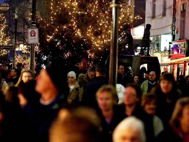 Abington Street lights and crowds in 2007.