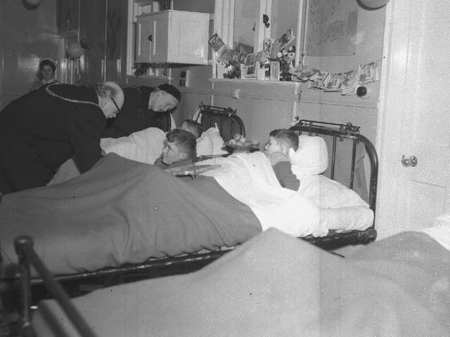 Late 1950s, Northampton Mayor and Mayoress in children's ward