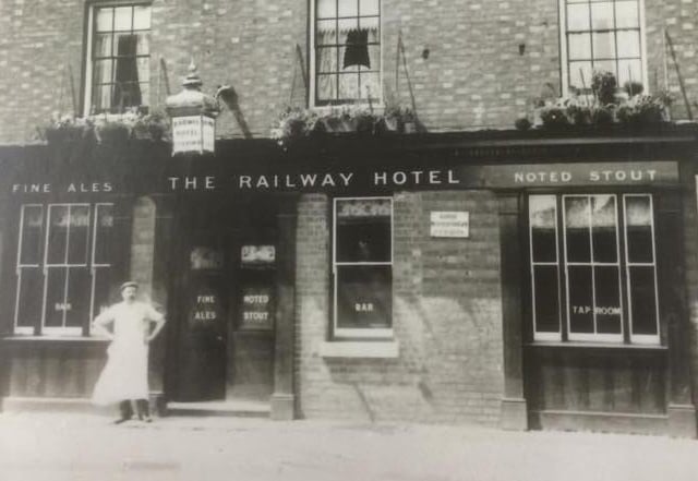 The Railway Tavern was first recorded in 1869 and I think that is most probably when it opened, within a year or so. Even with the proliferation of pubs in this area, it was still pretty brave to open up a place so close to the long established Pomfret Arms, but as the name suggests, it was trying to attract a slightly different clientele. It was never big enough to offer many rooms to let but there was enough to keep it busy from the onset. Pubs and Inns have always sought to try and boost their profile and status where they can and the Railway Tavern was a typical example of this, by 1886 it was calling itself the ‘Old’ Railway Tavern, fine for trying to impress travellers passing through but really, the railways themselves weren’t exactly ancient at the time.
