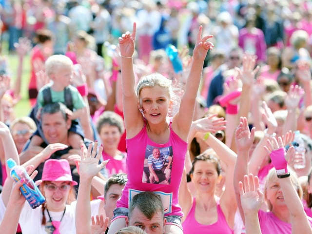 2015 - Start of the 10k Race for Life at Abington Park, Northampton.