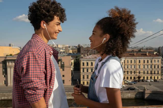 Over a third say lack of eye contact is grounds for ending a relationship