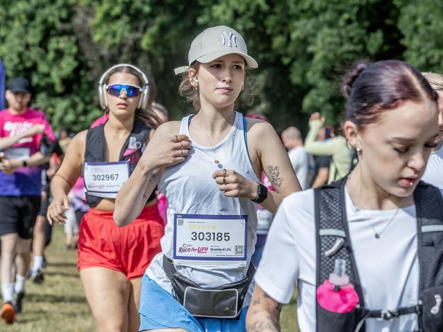 Hundreds of participants ran, jogged and walked around Abington Park on Sunday to raise money for Cancer Research UK.
