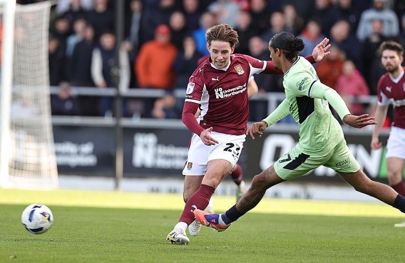 Without his midfield partner for the first time but took Campbell's role and did it well. So industrious and hard-working off the ball and found some nice passes between the lines... 7