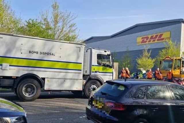 The Explosive Ordnance Disposal (EOD) team arriving in Gowerton Road