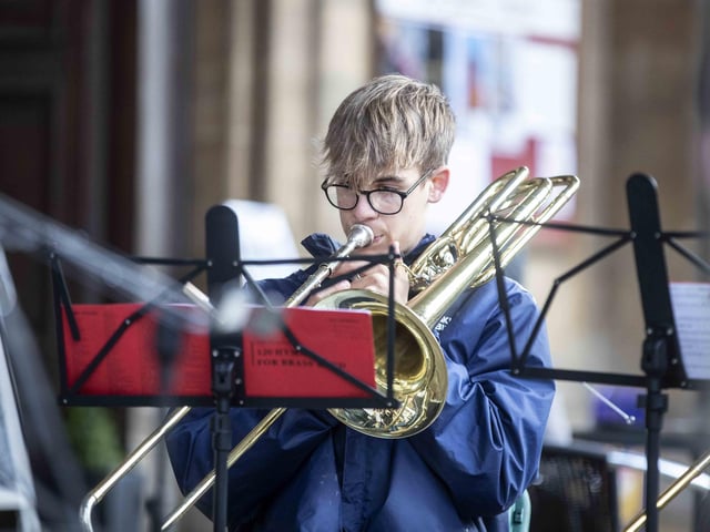In the penultimate weekend before Christmas, many came along to enjoy what was on offer.