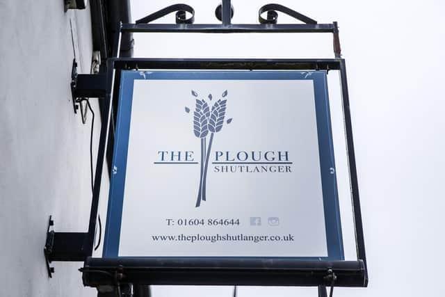 The Shutlanger pub has a beautiful courtyard that opens when the weather is better. The pub serves meals prepared using ingredients from local suppliers.